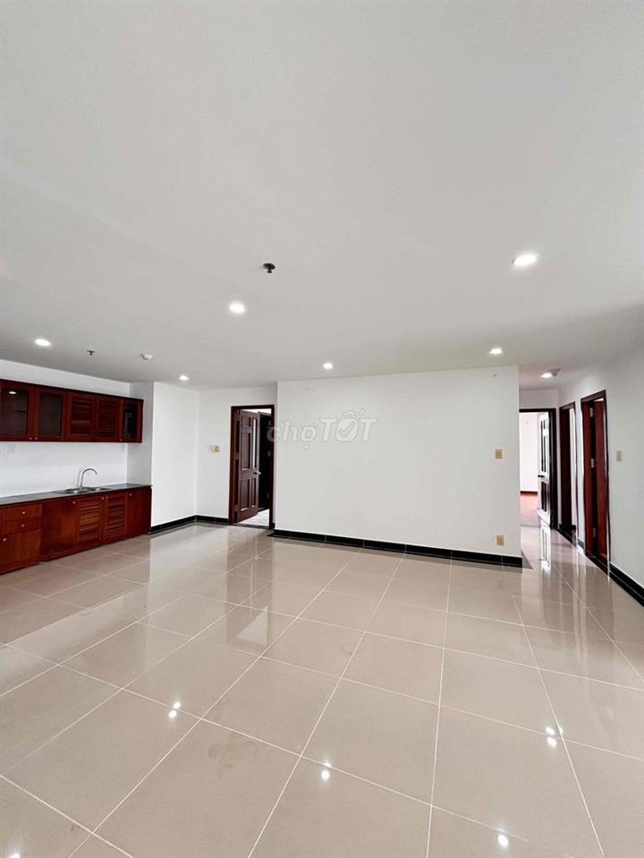 Bán căn hộ Giai Việt 150m2 3pn 3wc sổ hồng chỉ 6ty