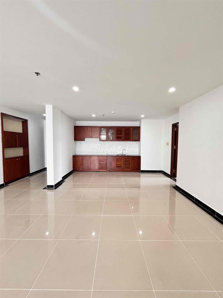 Bán căn hộ Giai Việt 150m2 3pn 3wc sổ hồng chỉ 6ty