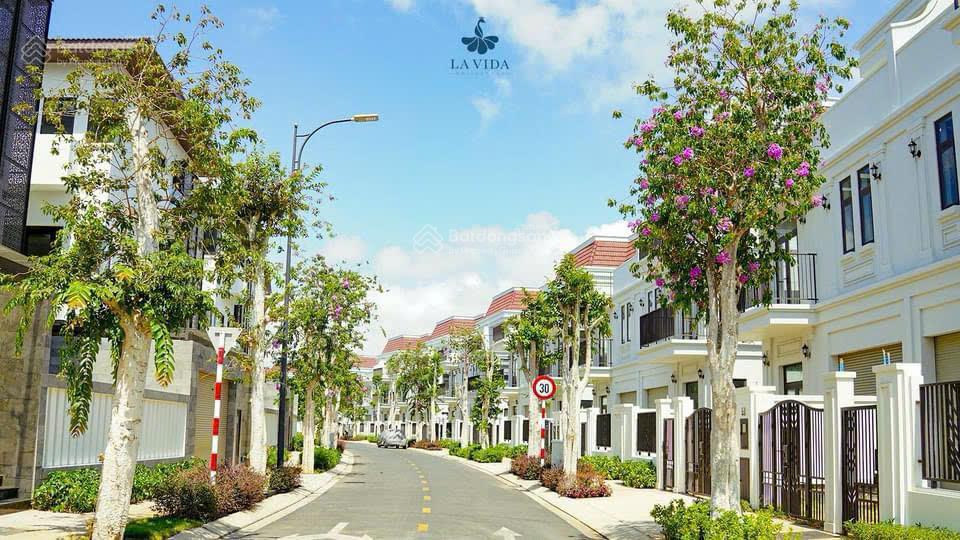 Cần cho thuê nhà mặt tiền khu lavida giá 15 triệu/tháng