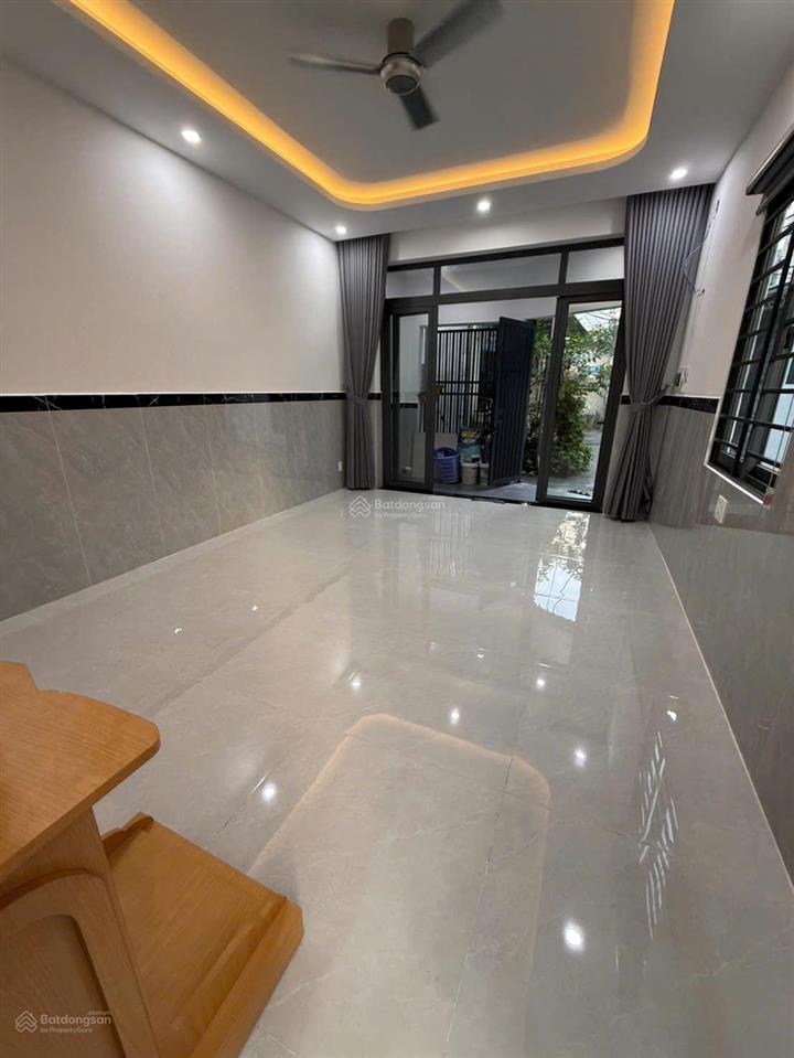 Bán nhà nguyễn sỹ sách, p. 15, q. tân bình  2 tầng  2pn  3wc  nội thất cao cấp  chỉ 5 tỷ