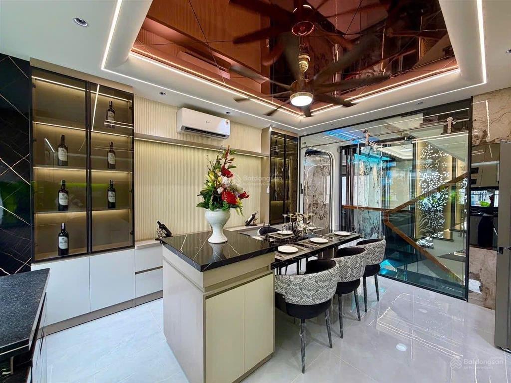 Bán nhà 1 trệt 4 lầu nguyễn văn quá, quận 12, đường 8m  4pn  5wc chỉ 8,999 tỷ