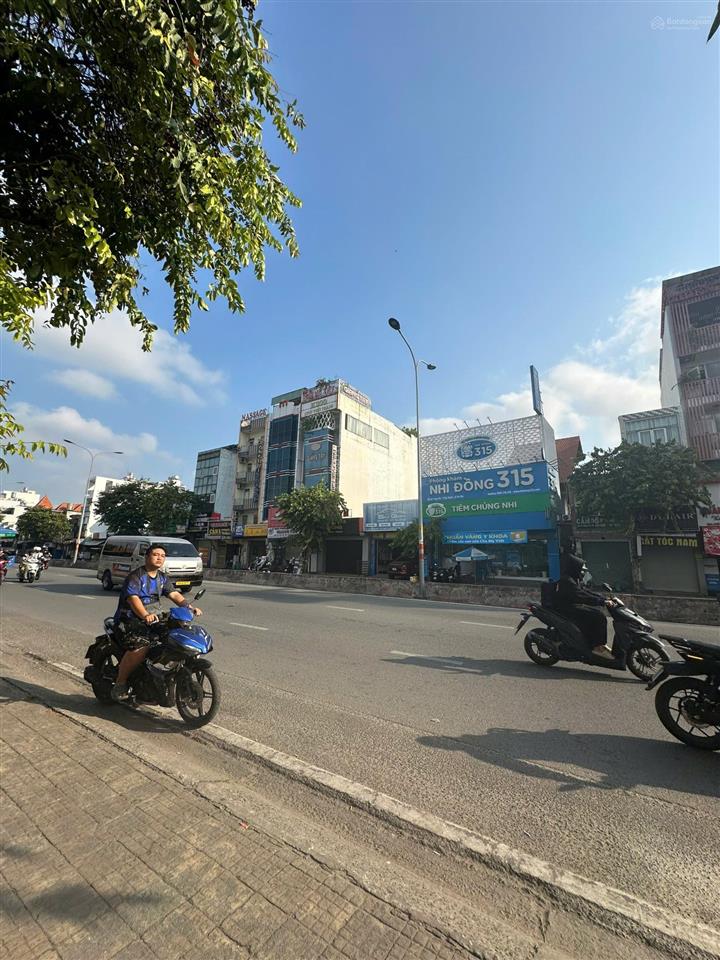 Bán nhà 2 mặt tiền lê trọng tấn  kinh doanh sầm uất 2 tầng  2pn  giá 8tỷ200 tl
