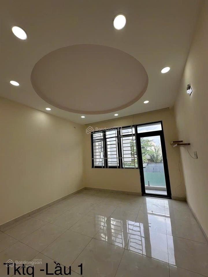 Cho thuê nhà đường tân kỳ tân quý  1 trệt 3 lầu  5 pn  5 wc  ô tô đậu cửa  giá 17tr500