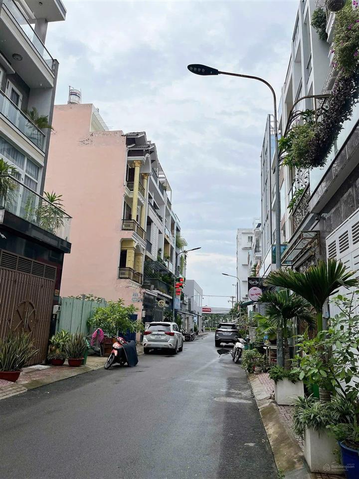Cho thuê nhà đường tân kỳ tân quý  1 trệt 3 lầu  5 pn  5 wc  ô tô đậu cửa  giá 17tr500