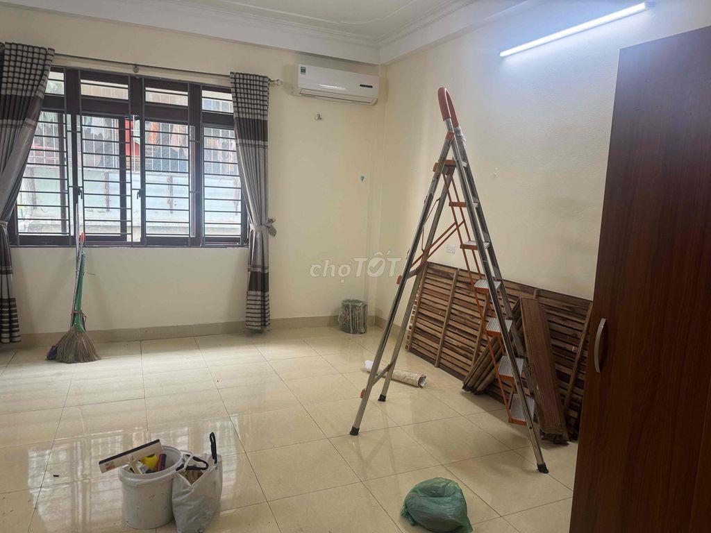 nhà 4 tầng. sơn sửa đẹp. đầy đủ nội thất đầy đủ