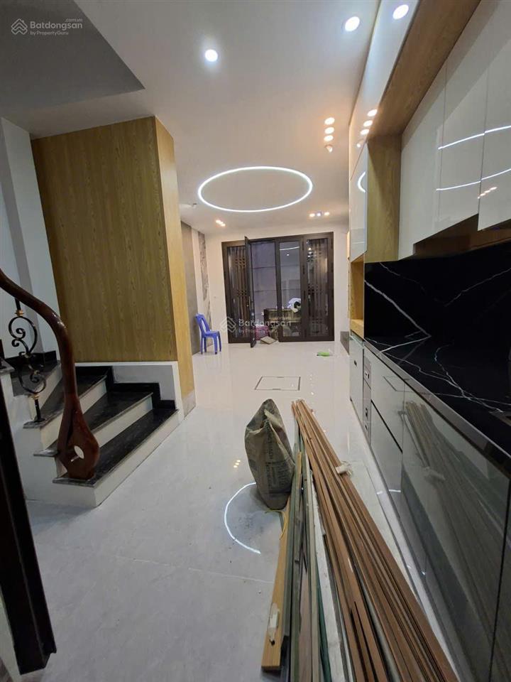 Bán nhà ngõ 38 xuân la 35m x 5 tầng nhà đẹp ở ngay ô tô cách 10m giá 10,95 tỷ