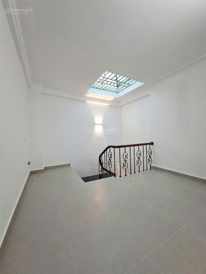 Bán nhà ngõ 38 xuân la 35m x 5 tầng nhà đẹp ở ngay ô tô cách 10m giá 10,95 tỷ
