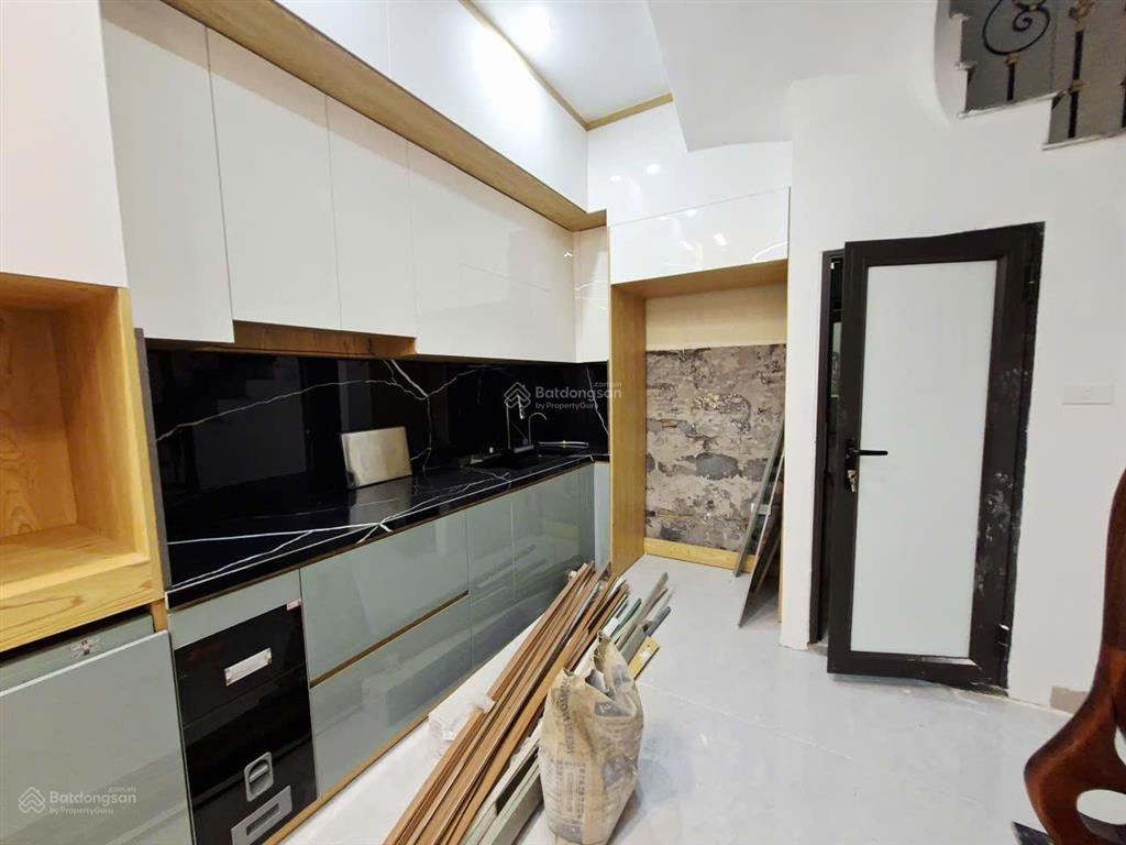 Bán nhà ngõ 38 xuân la 35m x 5 tầng nhà đẹp ở ngay ô tô cách 10m giá 10,95 tỷ
