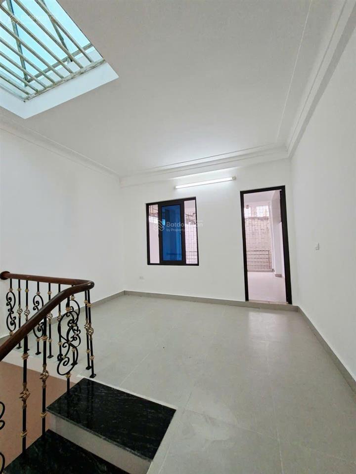 Bán nhà ngõ 38 xuân la 35m x 5 tầng nhà đẹp ở ngay ô tô cách 10m giá 10,95 tỷ