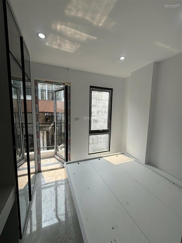 Bán nhà mp nguyễn khang 120m x 6 tầng giá 90 tỷ