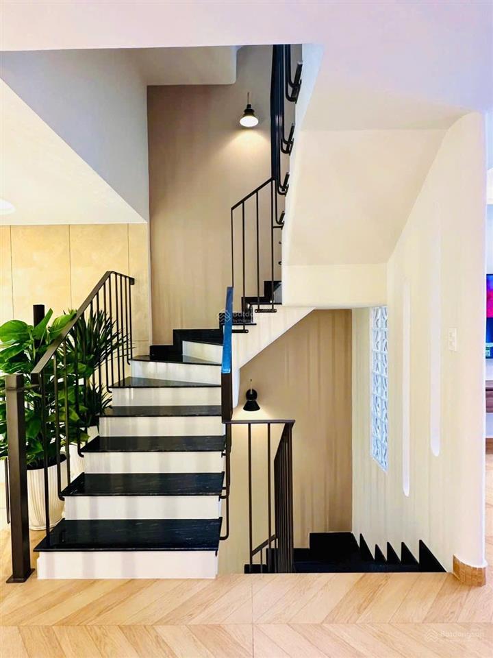 Cần bán nhà phố hxh q2 (bình trưng tây)