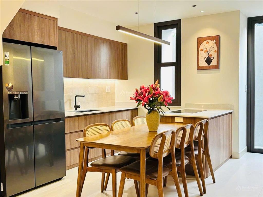 Cần bán nhà phố hxh q2 (bình trưng tây)