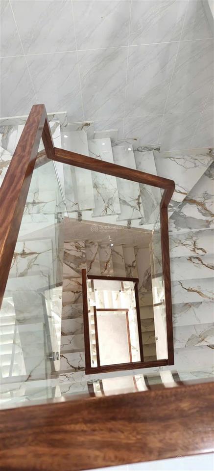 Chính chủ cần bán căn nhà 1 trệt 3 lầu mới hoàn thiện hẻm xe hơi giá 9,8 tỷ