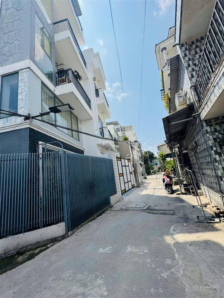 Chính chủ cần bán căn nhà 1 trệt 3 lầu mới hoàn thiện hẻm xe hơi giá 9,8 tỷ