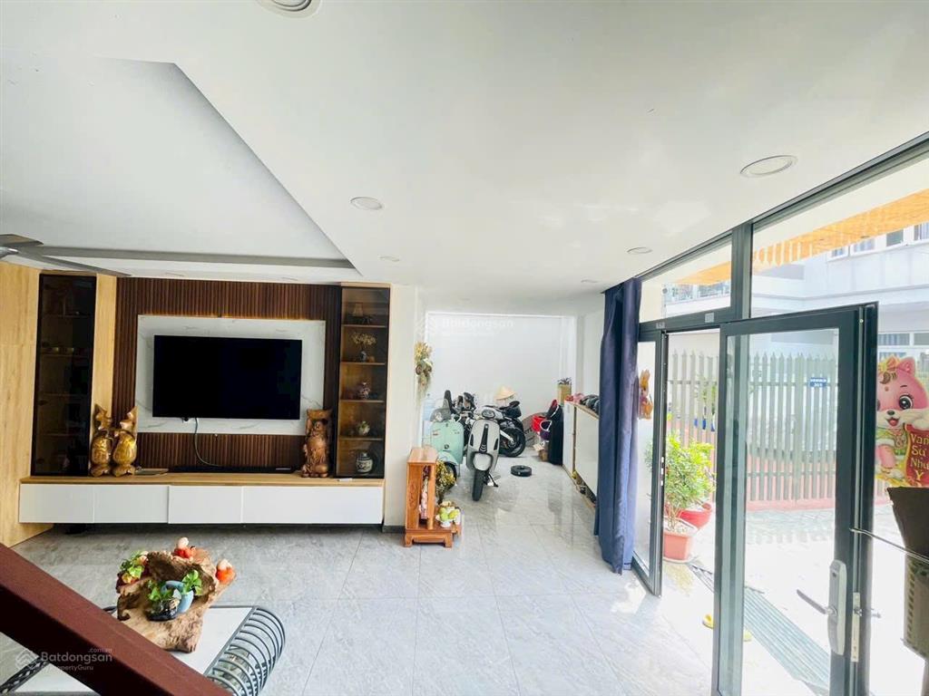 Chính chủ gửi bán nhà 1 trệt 3 lầu hẻm ô tô cách lê văn thịnh 100m giá 8,9 tỷ