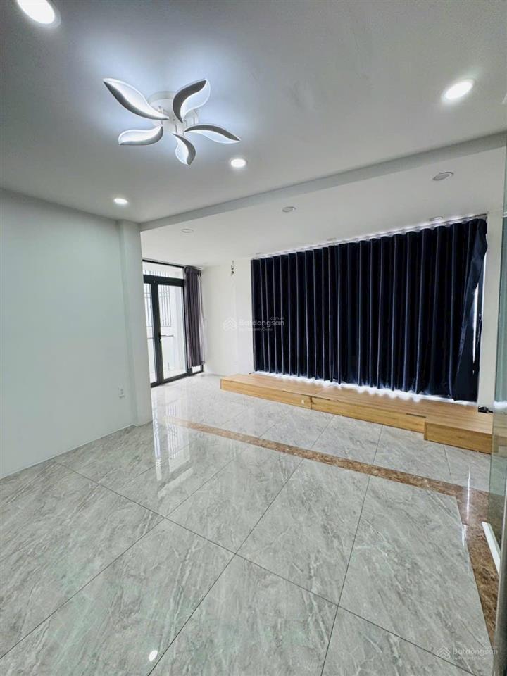 Chính chủ gửi bán nhà 1 trệt 3 lầu hẻm ô tô cách lê văn thịnh 100m giá 8,9 tỷ