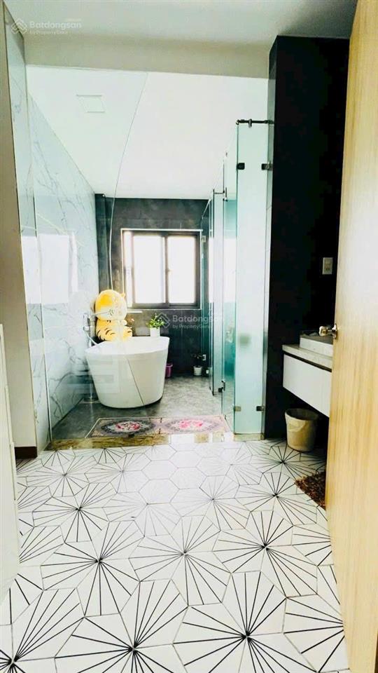 Chính chủ gửi bán nhà 1 trệt 3 lầu hẻm ô tô cách lê văn thịnh 100m giá 8,9 tỷ