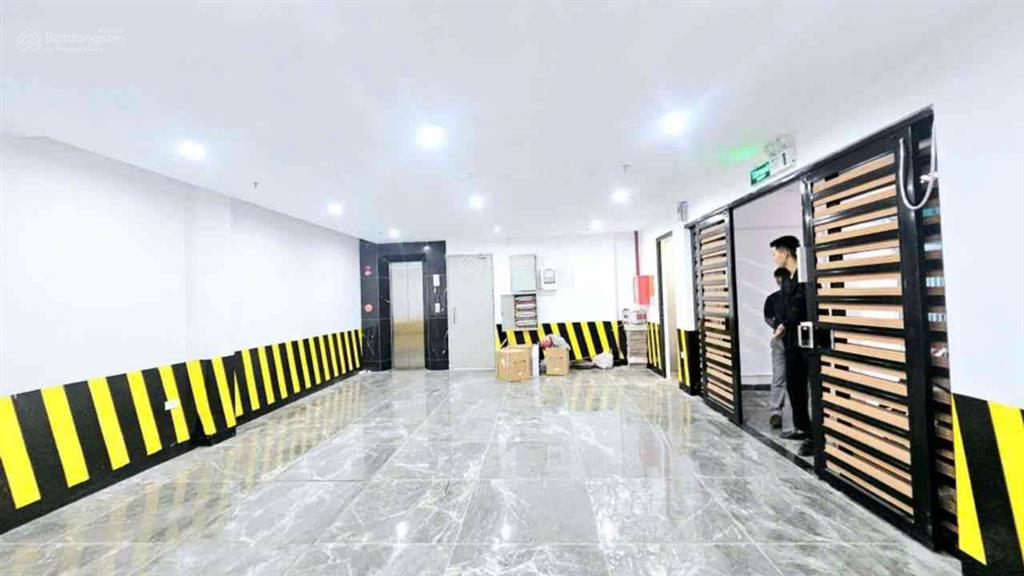 Ccmn nguyễn lương bằng  8 tầng thang máy  full nội thất  tt đống đa  200tr/m2