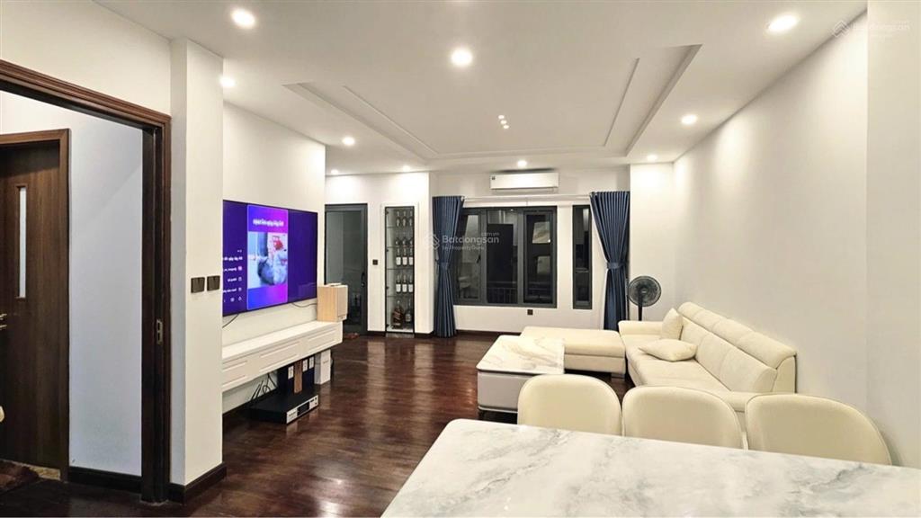 Bán gấp nhà đẹp thái hà  6,1 mét mặt tiền  rộng rãi cho gia đình nhiều thế hệ