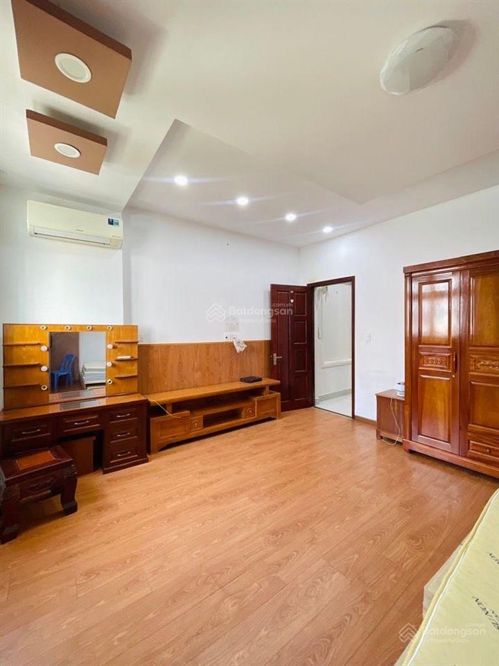 Dương quảng hàm 4 tầng 60m2 ngang gần 5m 4pn sát hẻm xe hơi