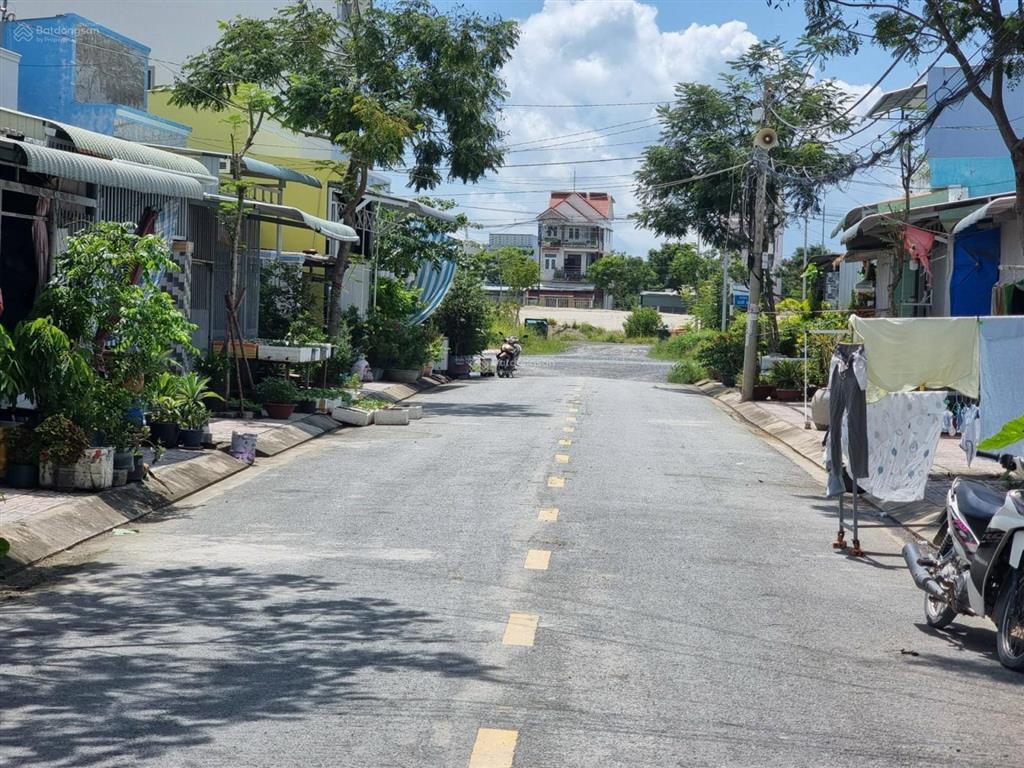 Chủ cần tiền bán ngay lô đất 100m2 (5x20) mặt tiền đường trung tâm giồng ao  giá 30 triệu/m2  shr