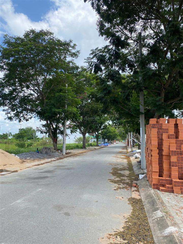 Chủ cần tiền bán ngay lô đất 100m2 (5x20) mặt tiền đường trung tâm giồng ao  giá 30 triệu/m2  shr