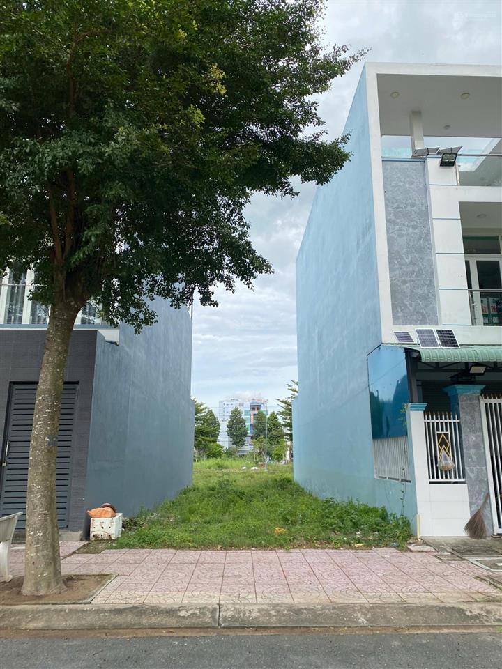 Rao bán lô 120m2 (6x20) giá 4 tỷ 5 do chủ kẹt tiền  ngay mặt tiền đường lớn kết nối lên vành đai 3