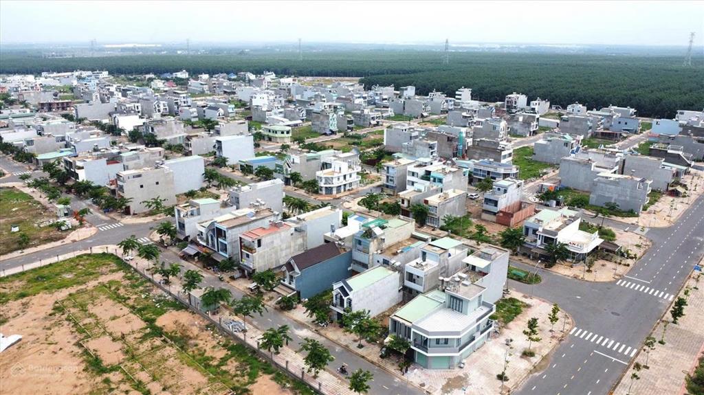 Giá chỉ 1 tỷ 650 anh/chị sở hữu ngay lô mặt tiền đường dt769 kết nối về sân bay long thành  shr