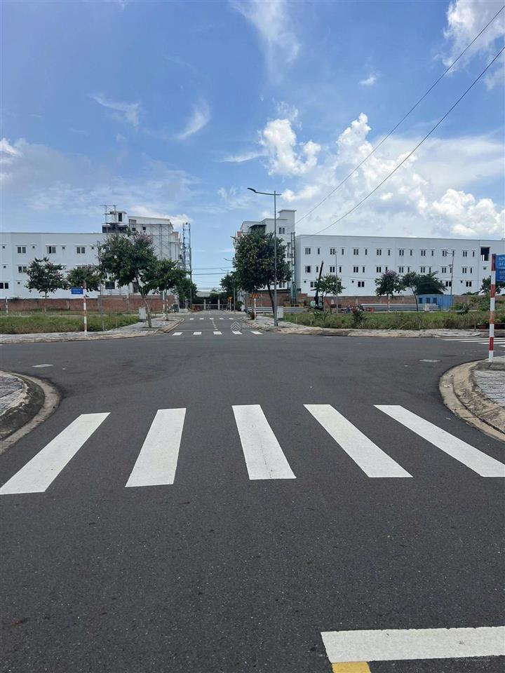 Bán lô 120m2  giá chỉ 1 tỷ 4 mặt tiền đường lớn trung tâm long thành  ngay sân bay long thành!