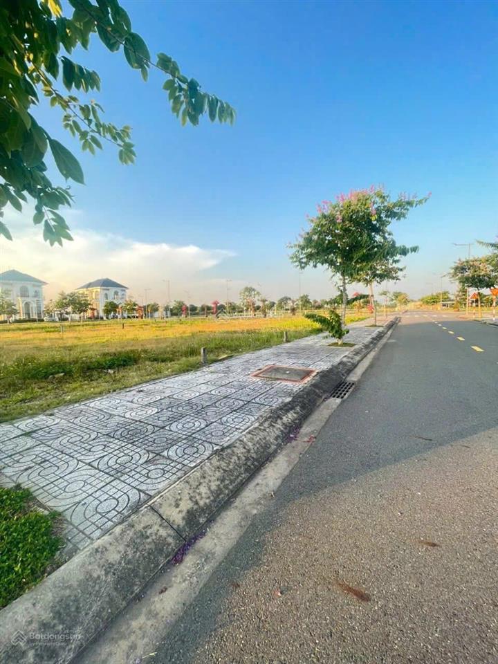 Bán lô 120m2  giá chỉ 1 tỷ 4 mặt tiền đường lớn trung tâm long thành  ngay sân bay long thành!