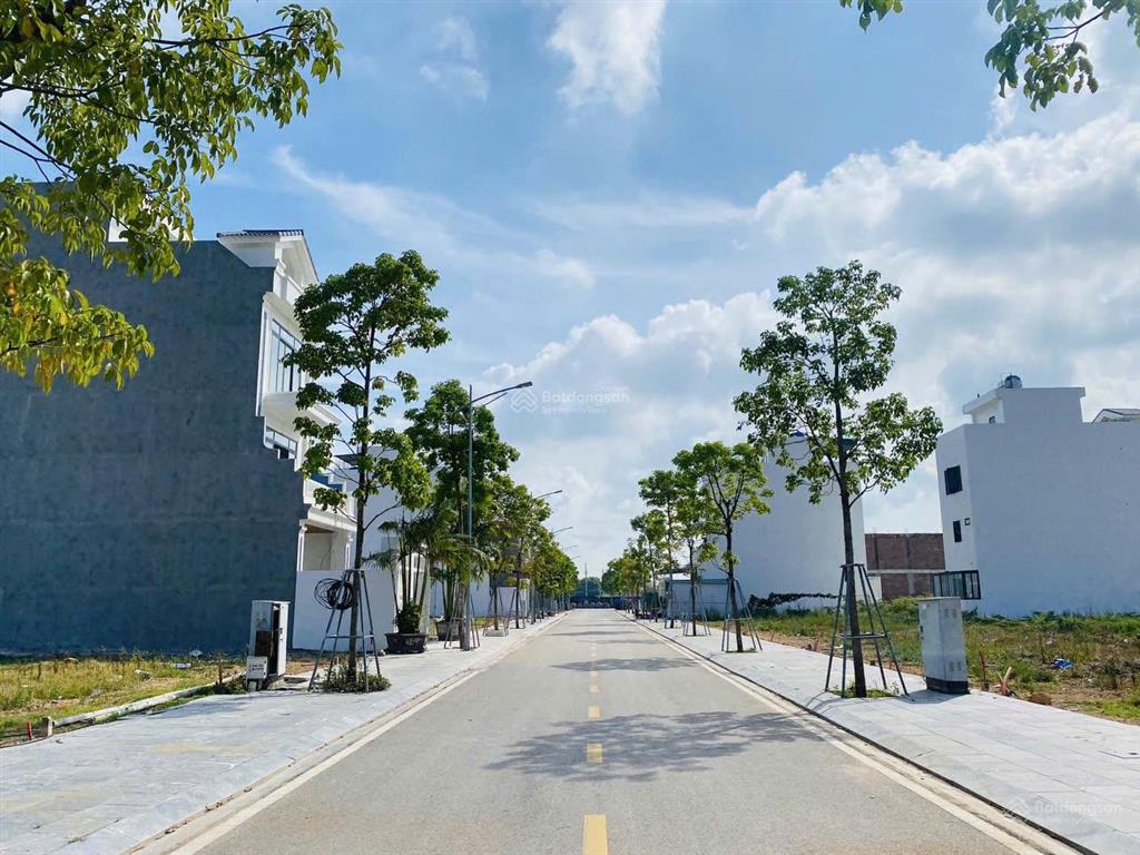 Bán đất nền trung tâm hành chính quận 9  giá chỉ 3 tỷ 5  sổ hồng sẵn  nh hỗ trợ 50%