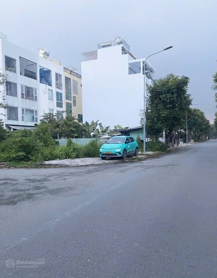 Cần bán lô 100m2  giá chỉ 33 triệu/m2  thổ cư 100%  sổ hồng sẵn  ngay vinhome grand park quận 9