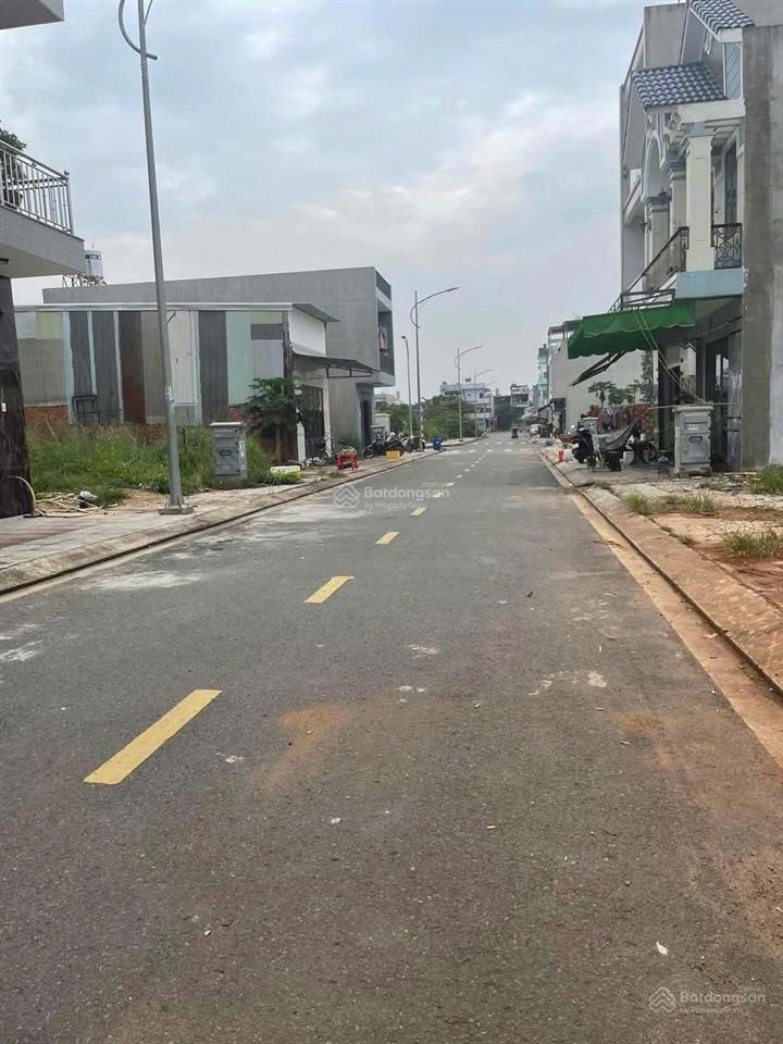 Cần bán lô 100m2  giá chỉ 33 triệu/m2  thổ cư 100%  sổ hồng sẵn  ngay vinhome grand park quận 9