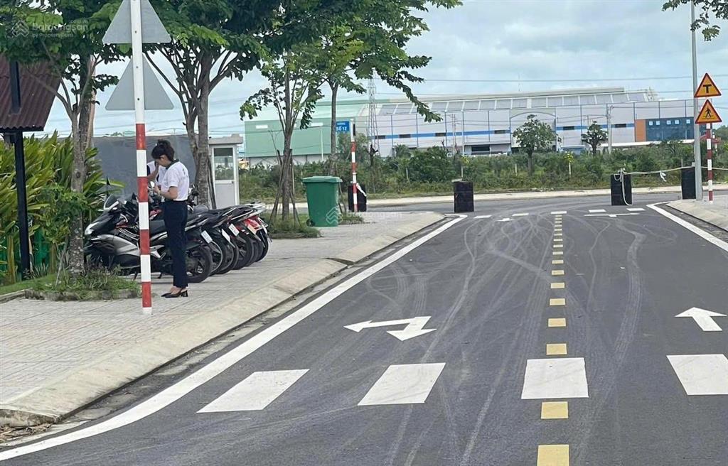 Đất nền khu vệ tinh sân bay long thành, chỉ 1 tỷ 3/nền, thổ cư 100%, cách sân bay long thành 4km