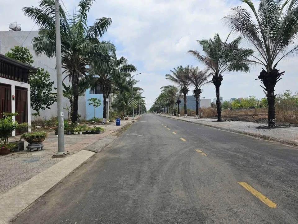 Ngân hàng cần thanh lý gấp lô 100m² (5x20) với giá 940 triệu, sổ hồng sẵn  thổ cư 100%