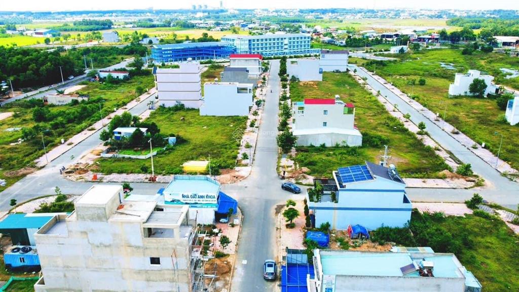 Cần bán lô 102m2 trục chính đường lý thái tổ, trung tâm xã đại phước, 1.380 tỷ, sổ hồng sẵn