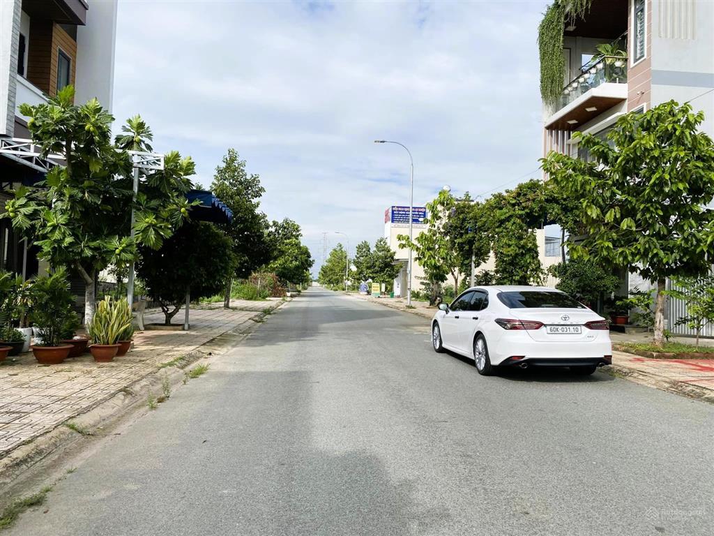 Ra lô 100m2 (5x20) siêu đẹp ngay vingroup long thành, giá 1,2 tỷ, liền kề sân bay long thành, shr