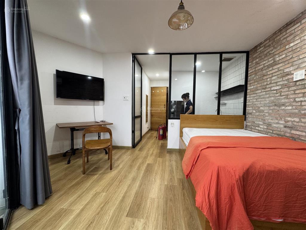 Căn hộ 1 phòng ngủ  ban công  ngay chợ hoàng hoa thám  phan đăng lưu  dọn dẹp phòng 1l/ tuần