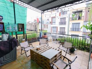 Căn hộ penthouse 90m2  ban công lớn 30m2  ngay phố vạn kiếp  rộng rãi  cửa sổ thoáng mát