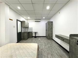 Cho thuê phòng rộng 30m2  full nội thất  thang máy  ngay phan xích long  qua quận 1 5p đi xe