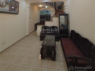 Cho thuê nhà riêng 180m2, 3 tầng, 4 ngủ, 3 wc, trung tâm quận đống đa, tiện ích phong phú