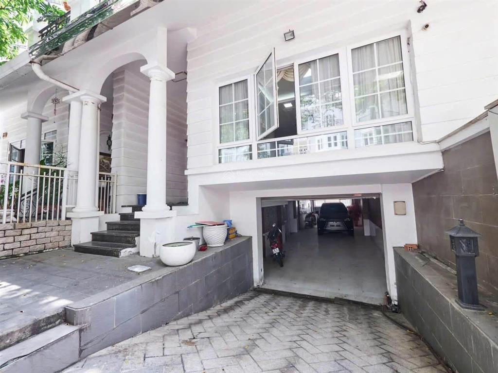 Giảm sâu 15 tỷ, đầu tư lời ngay, bán gấp biệt thự saigon pearl, dt 7mx21m, kc 1 hầm 3 tầng