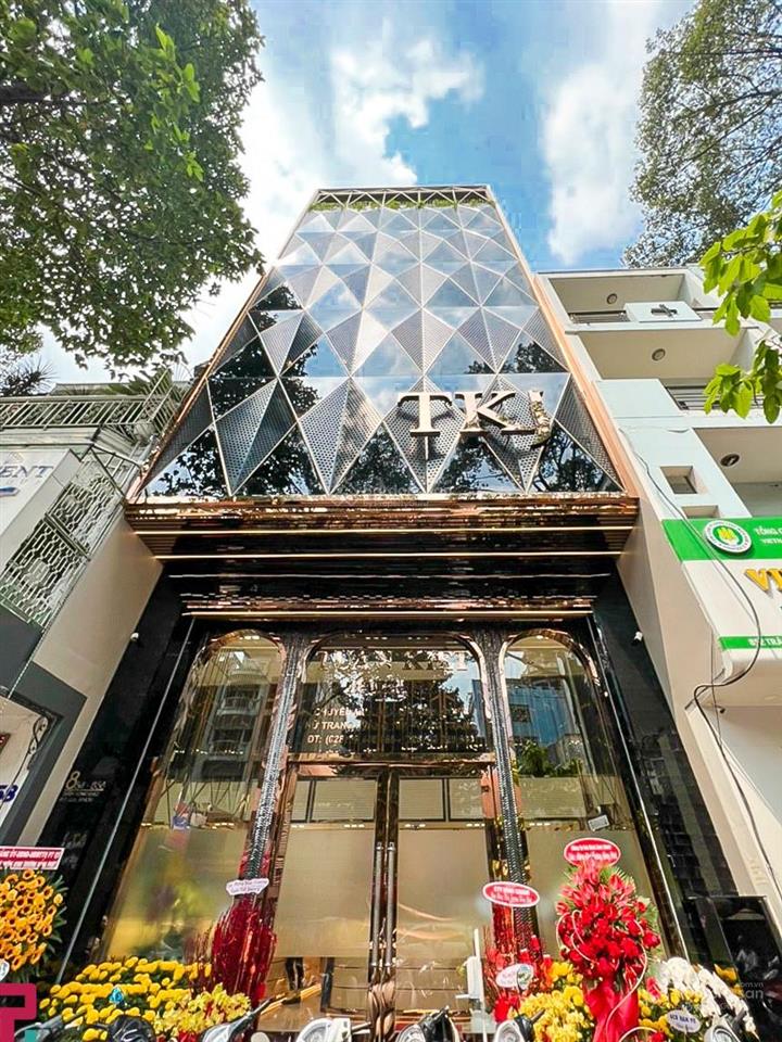 Ngộp bank bán gấp tòa nhà mt ngô gia tự, 7x30, 6 tầng, ốp kính, hđt 200tr ,xe hơi đc đậu ,giá 65 tỷ