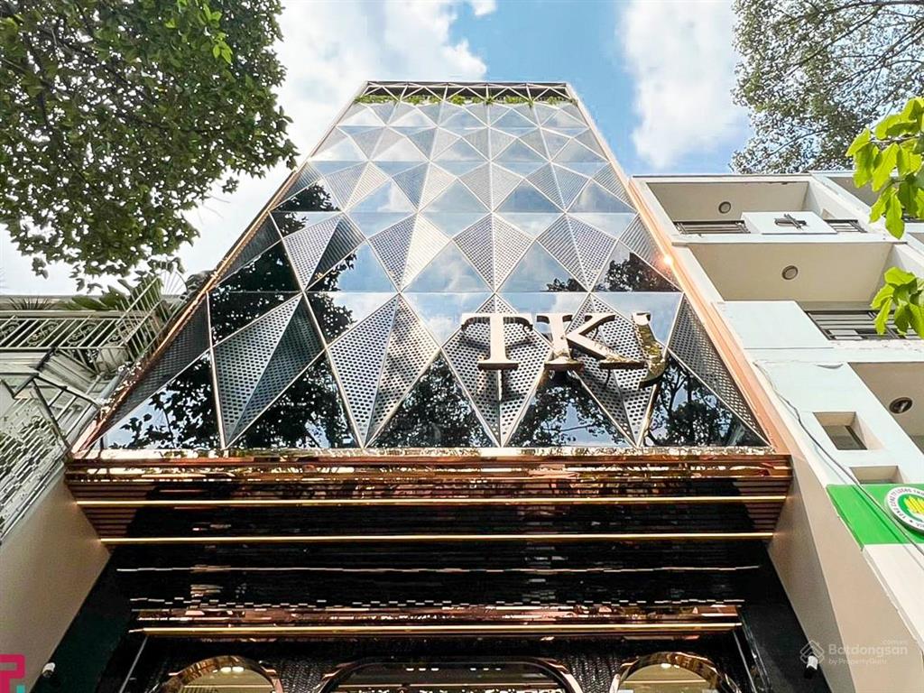 Ngộp bank bán gấp tòa nhà mt ngô gia tự, 7x30, 6 tầng, ốp kính, hđt 200tr ,xe hơi đc đậu ,giá 65 tỷ