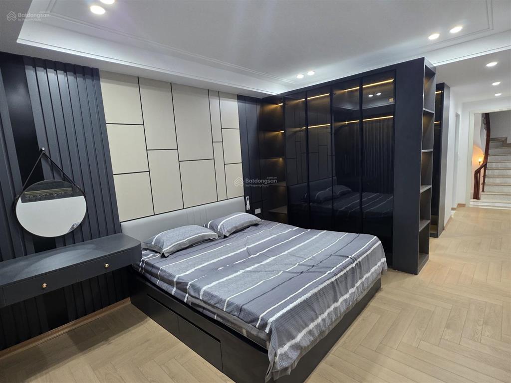 Cho thuê nhà riêng 7 tầng 55m sài đồng