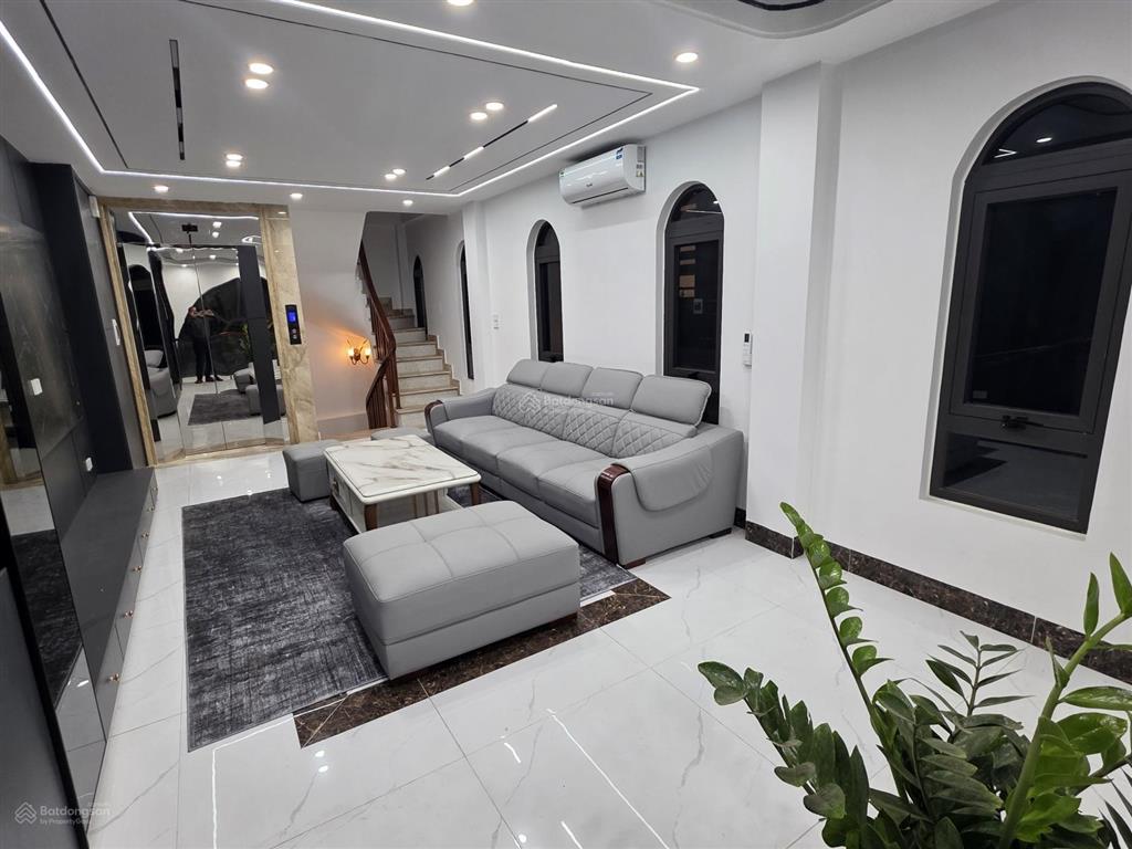Cho thuê nhà riêng 7 tầng 55m sài đồng