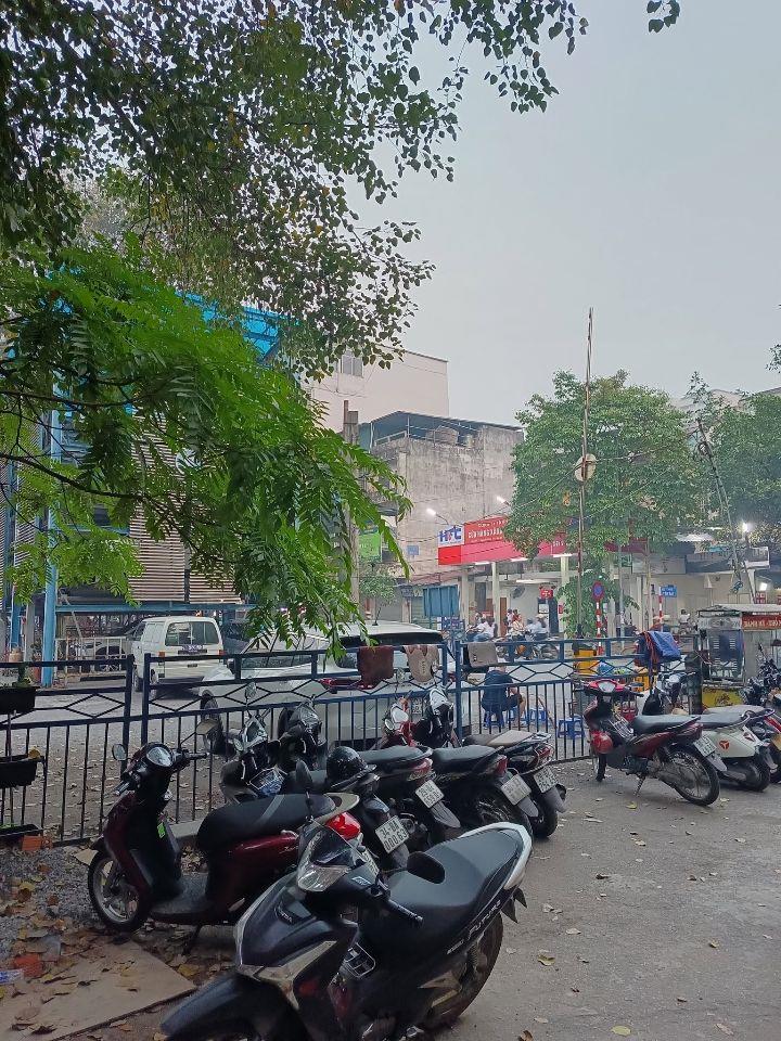 Bán đất tặng nhà 2T phố Nguyễn Công Trứ - Trung tâm phường HBT - Lô góc - Xe to lùi đỗ