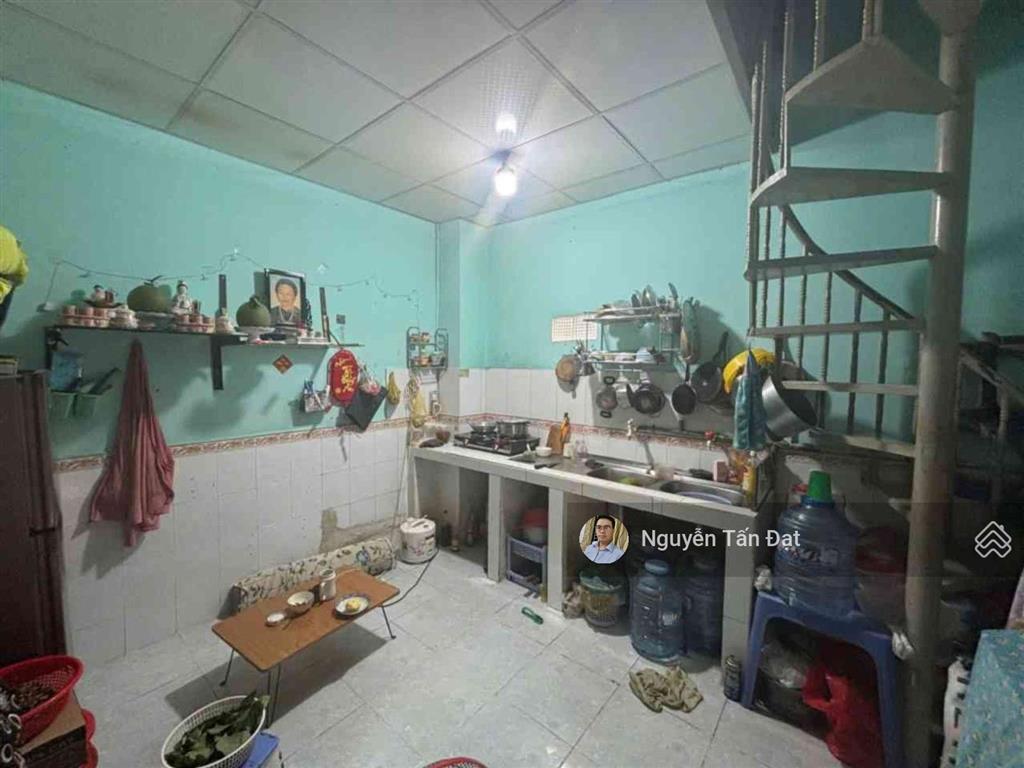 Chỉ hơn 2 tỷ có ngay nhà 3 tầng nơ trang long  ngang 4m , gần mặt tiền  cải tạo mới lại ở ngay.