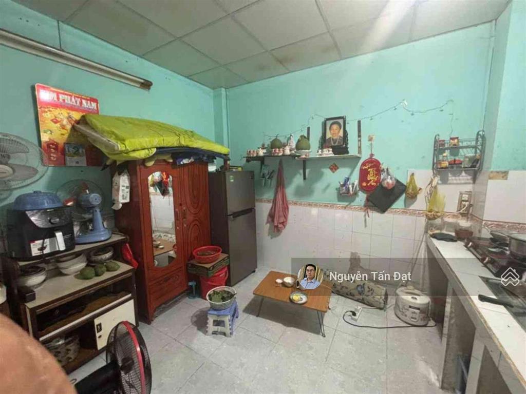 Chỉ hơn 2 tỷ có ngay nhà 3 tầng nơ trang long  ngang 4m , gần mặt tiền  cải tạo mới lại ở ngay.