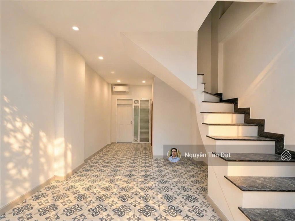 Mặt tiền 3,9m huỳnh văn bánh  5 tầng bê tông/8 phòng  kinh doanh đa ngành  11,1 tỷ